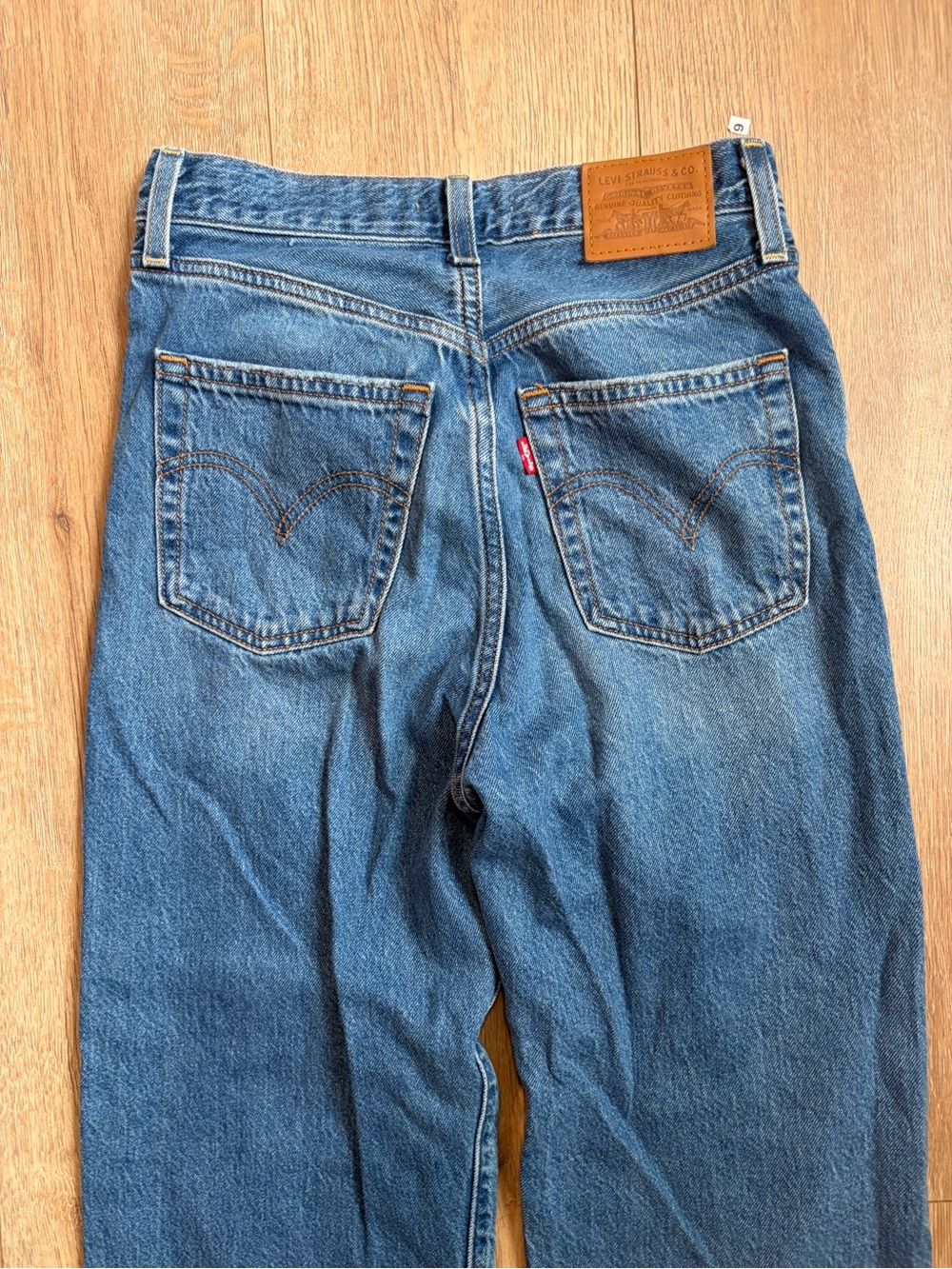 Levi’s Premium Ribcage Straight Jeans High Rise Medium Wash Size 26 - Picture 6 of 9